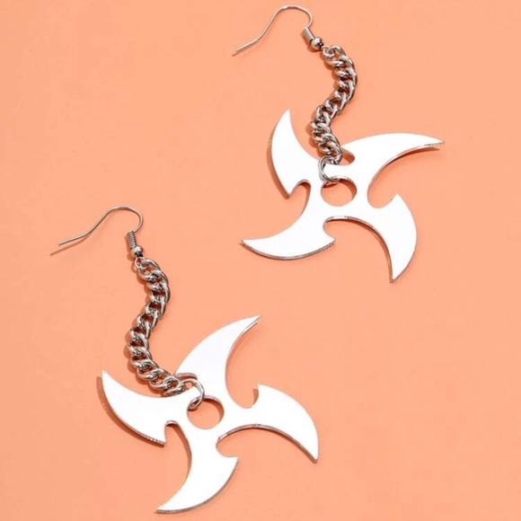 ⭐️ Awesome Ninja Star Chainlink Metallic Dangle Drop Earrings ⭐️ - Picture 4 of 4
